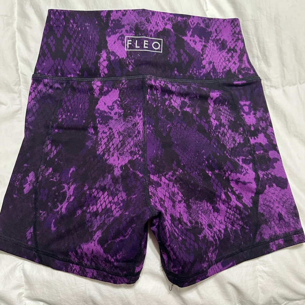 Fleo Shorts, 4” high rise contour, purple snake print, medium, great condition